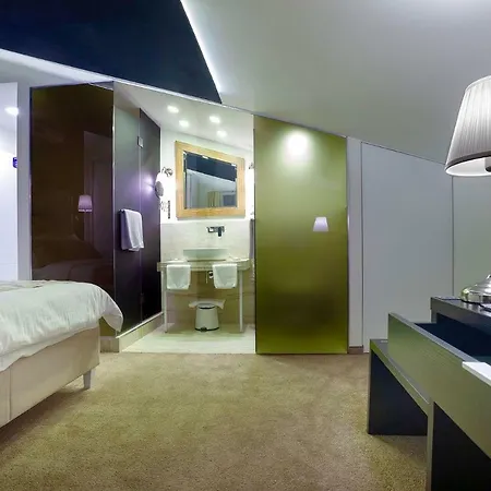 4rooms 4u 4*